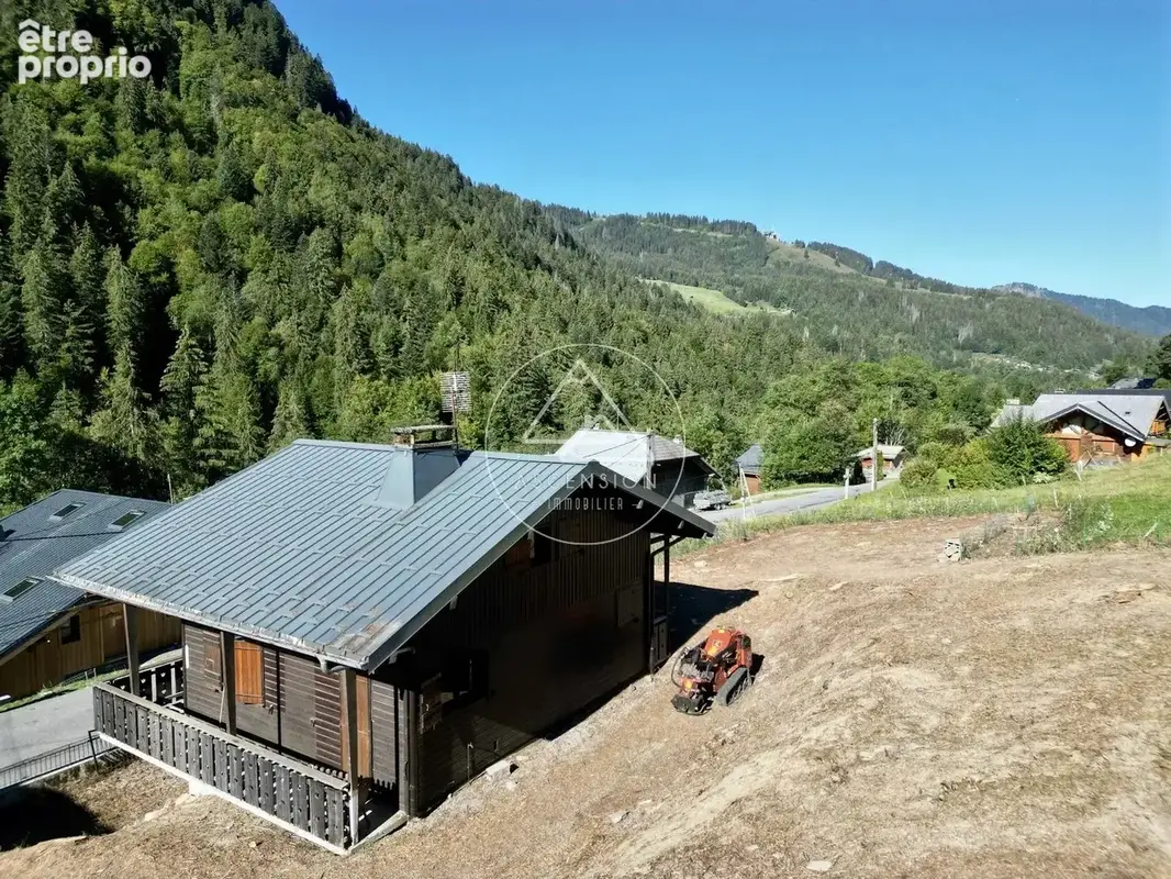 Charmant chalet 4 chambres à rénover dans la Vallée de la Manche, Morzine - photo 3