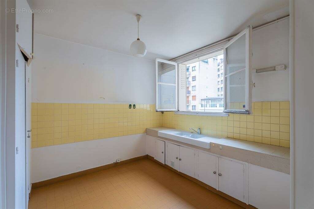 Appartement à PARIS-17E