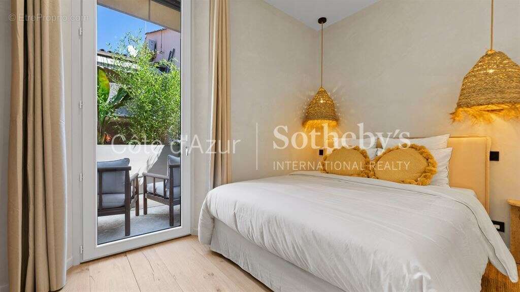 Appartement rénové de 68 m² avec terrasse et garage au cœur de Saint-Tropez - photo 8