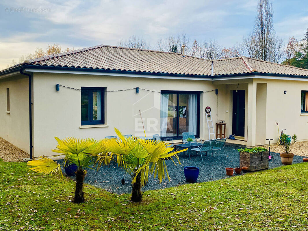 Maison à NOTRE-DAME-DE-SANILHAC