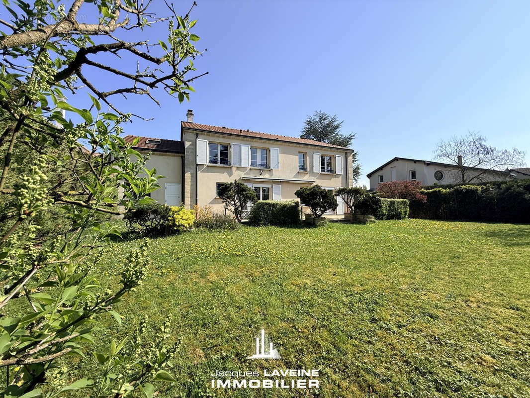 Maison à LONGEVILLE-LES-METZ