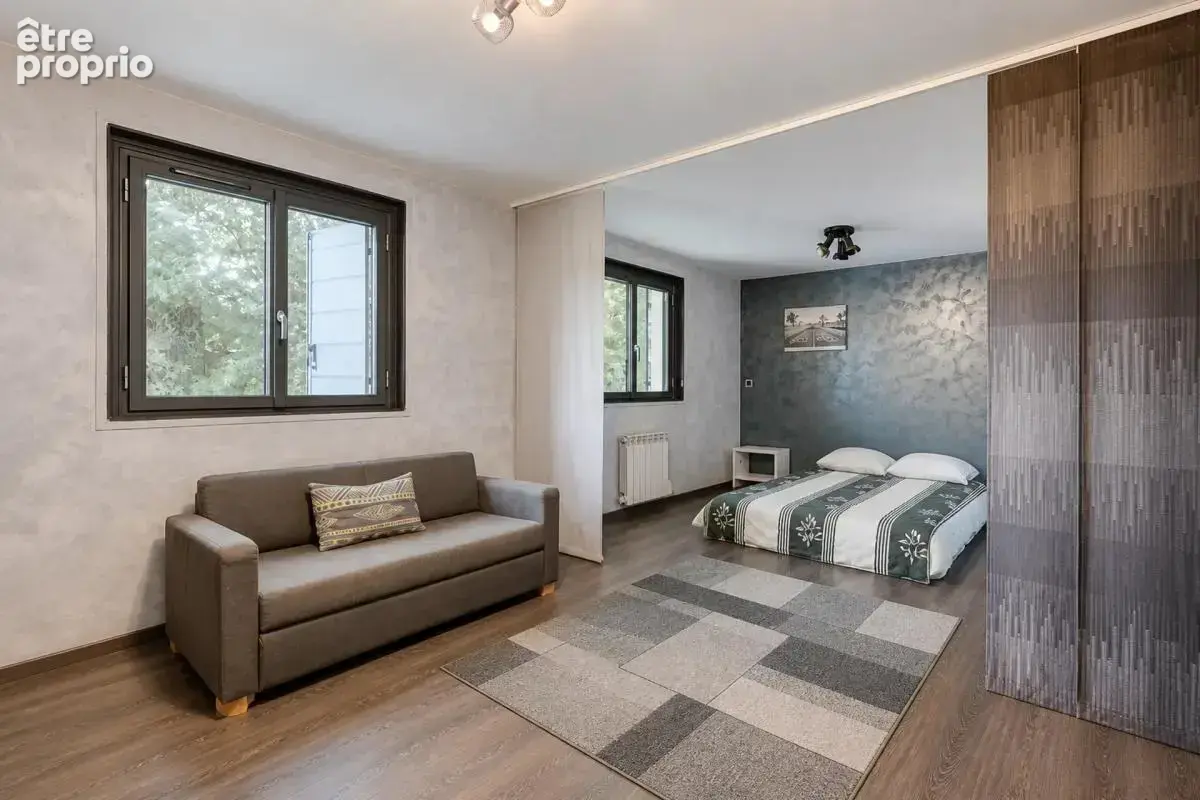 Maison de 8 pièces de 170 m² à Saint-Laurent-de-Mure - photo 8