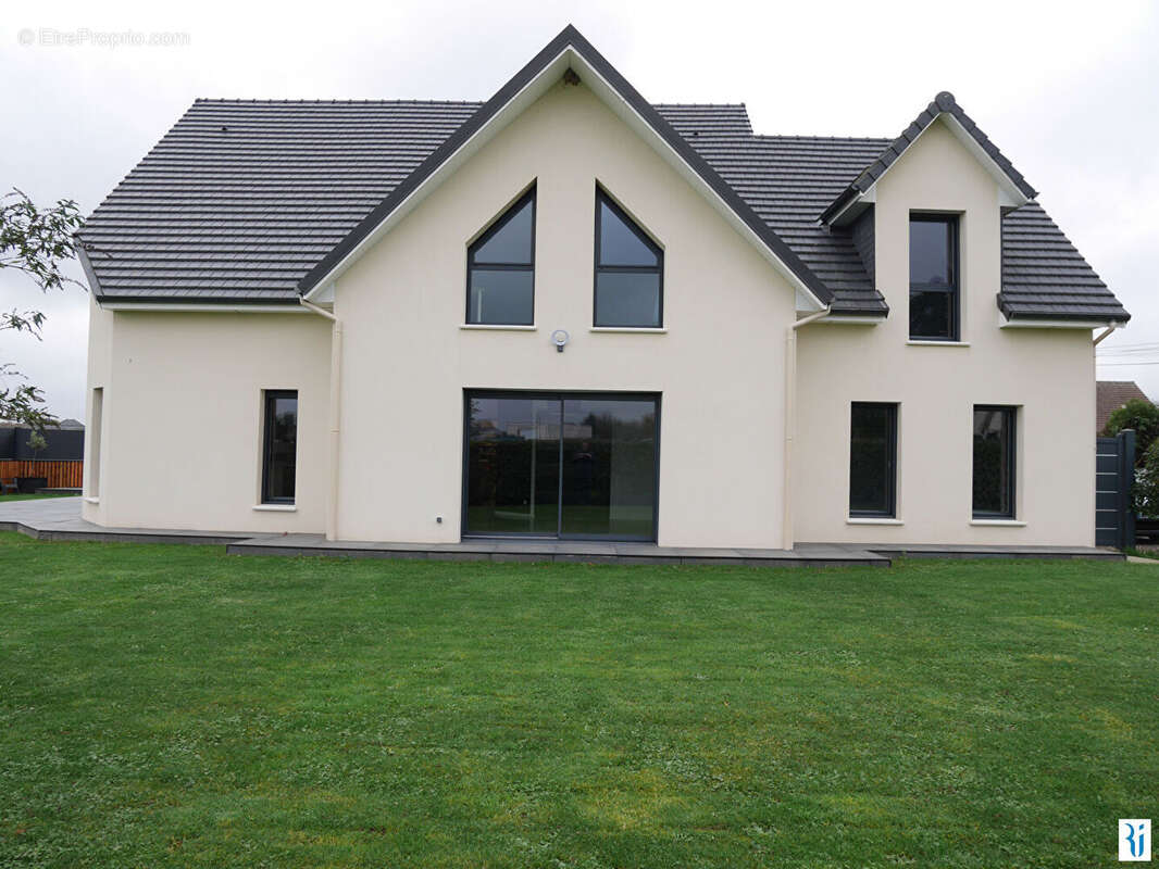 Maison à SAINT-PIERRE-DE-VARENGEVILLE