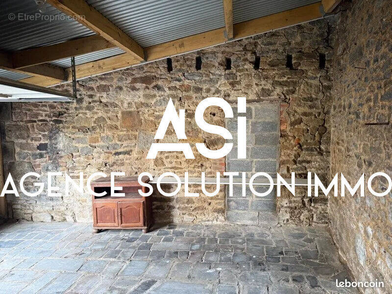 Parking à LOUVIGNE-DU-DESERT