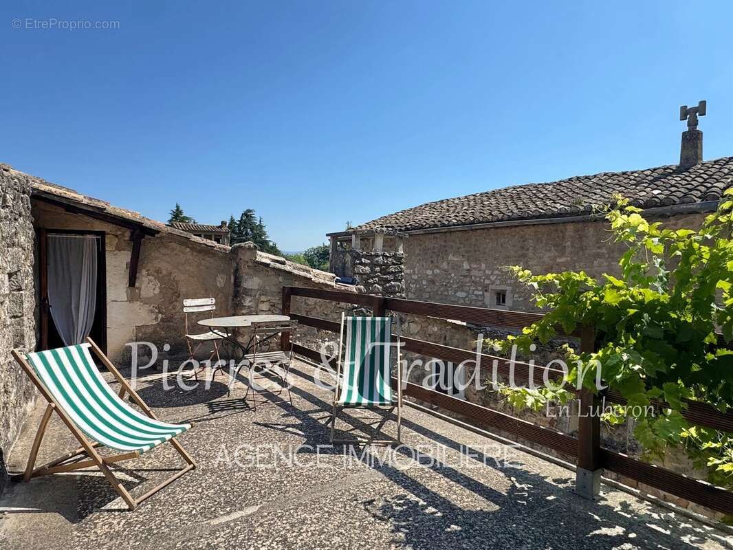 Appartement à OPPEDE