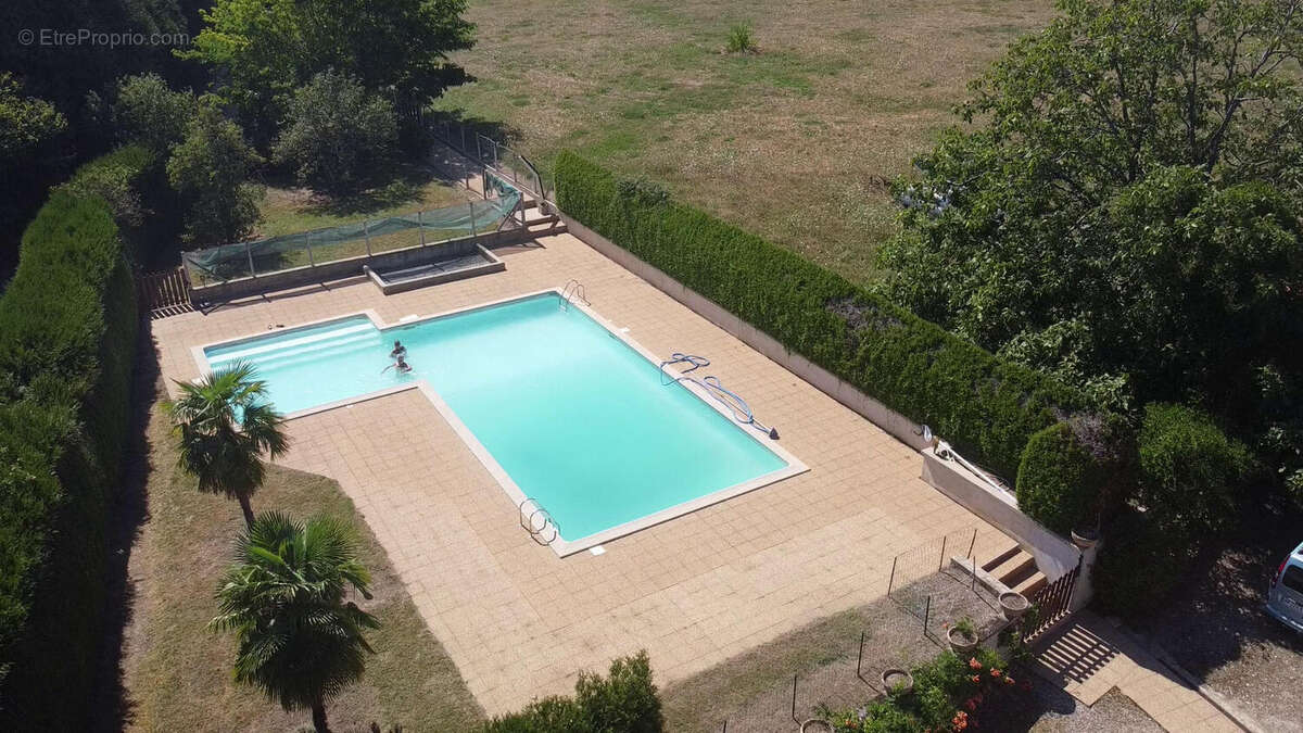 Piscine - Commerce à JUMILHAC-LE-GRAND