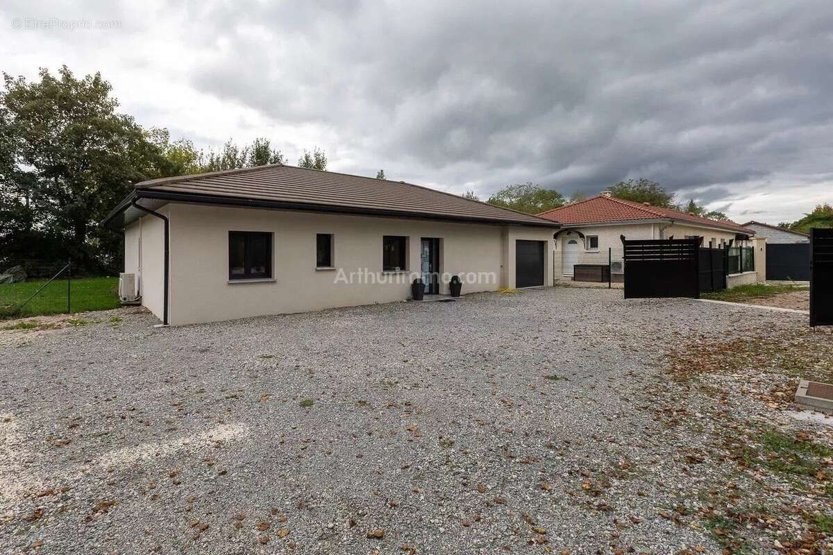 Maison à SAINT-VICTOR-DE-MORESTEL