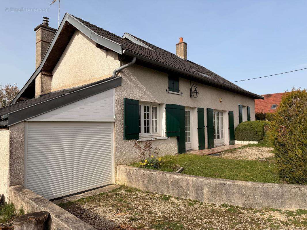 Maison à MAGNY-SUR-TILLE