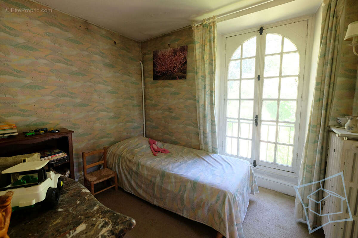 Maison à MILON-LA-CHAPELLE