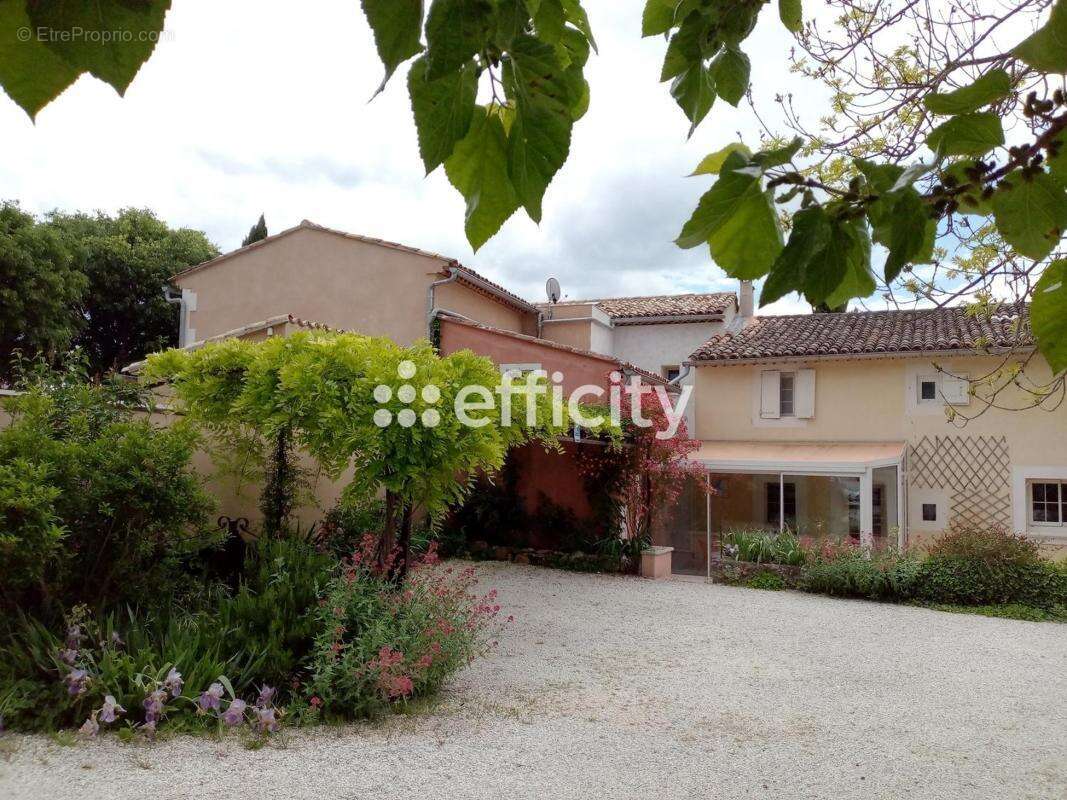 Maison 9 pièces 230 m² à vendre à Roussillon (84220) - photo 3