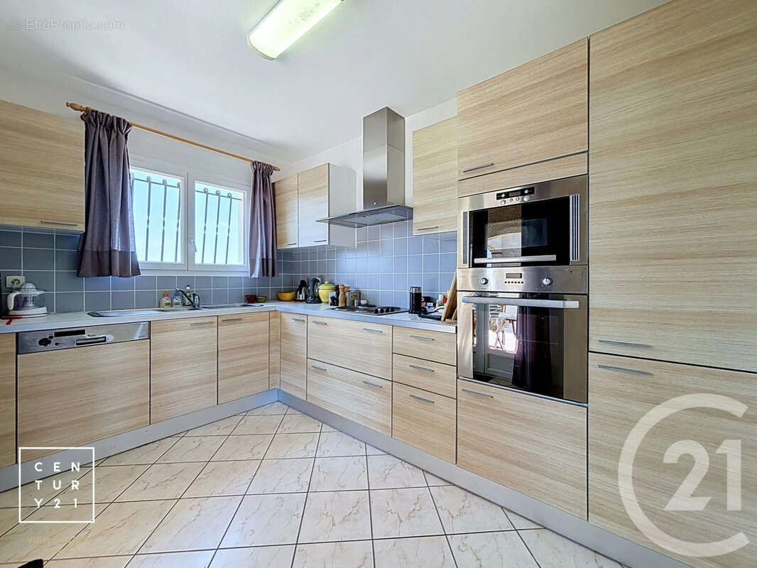 Maison 81 m² à Claira  - photo 4