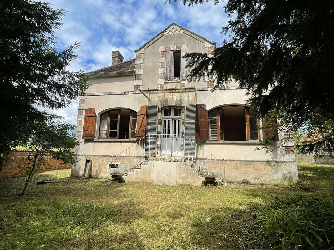 Maison 148 m² à Flogny-La-Chapelle  - photo 2