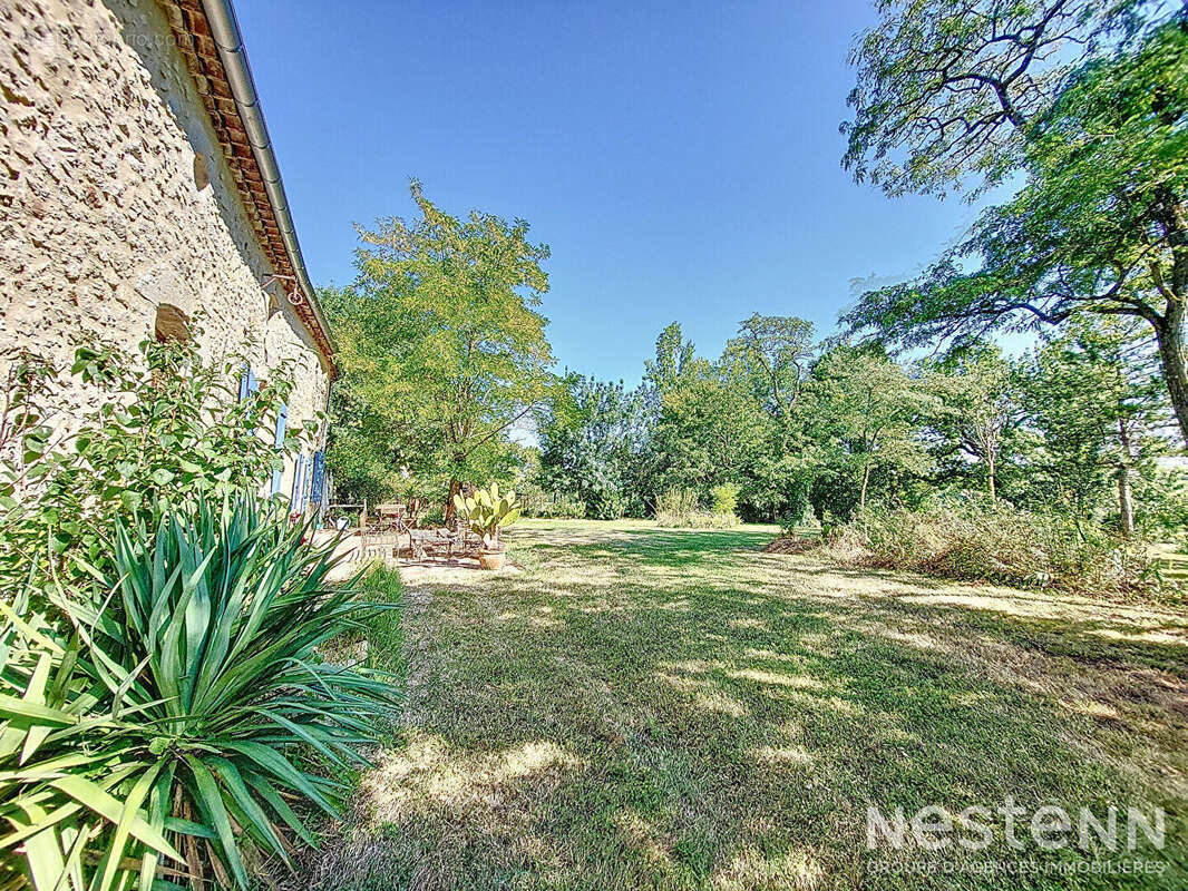 A Vendre Maison en pierre rénovée de cinq pièces sur propriété de plus de 2.4 hectares - photo 19