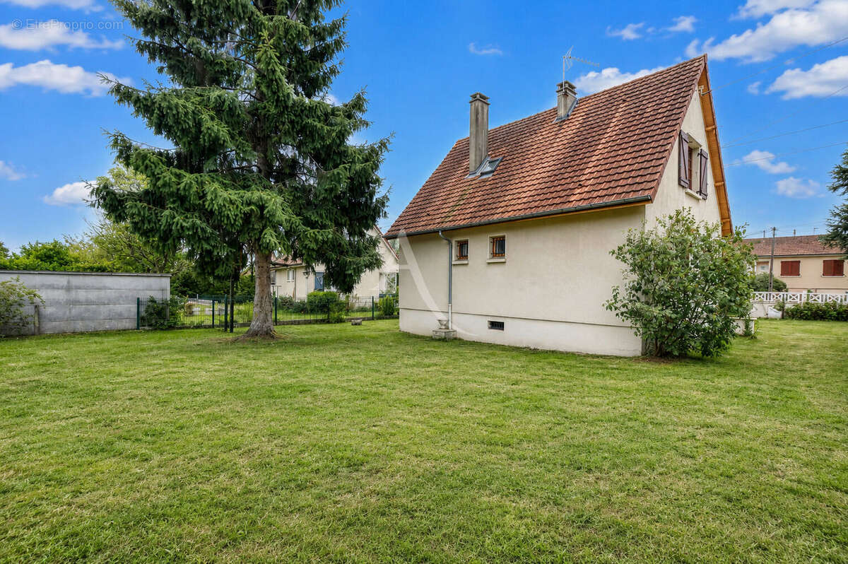 Maison à SAINT-ETIENNE-DU-ROUVRAY