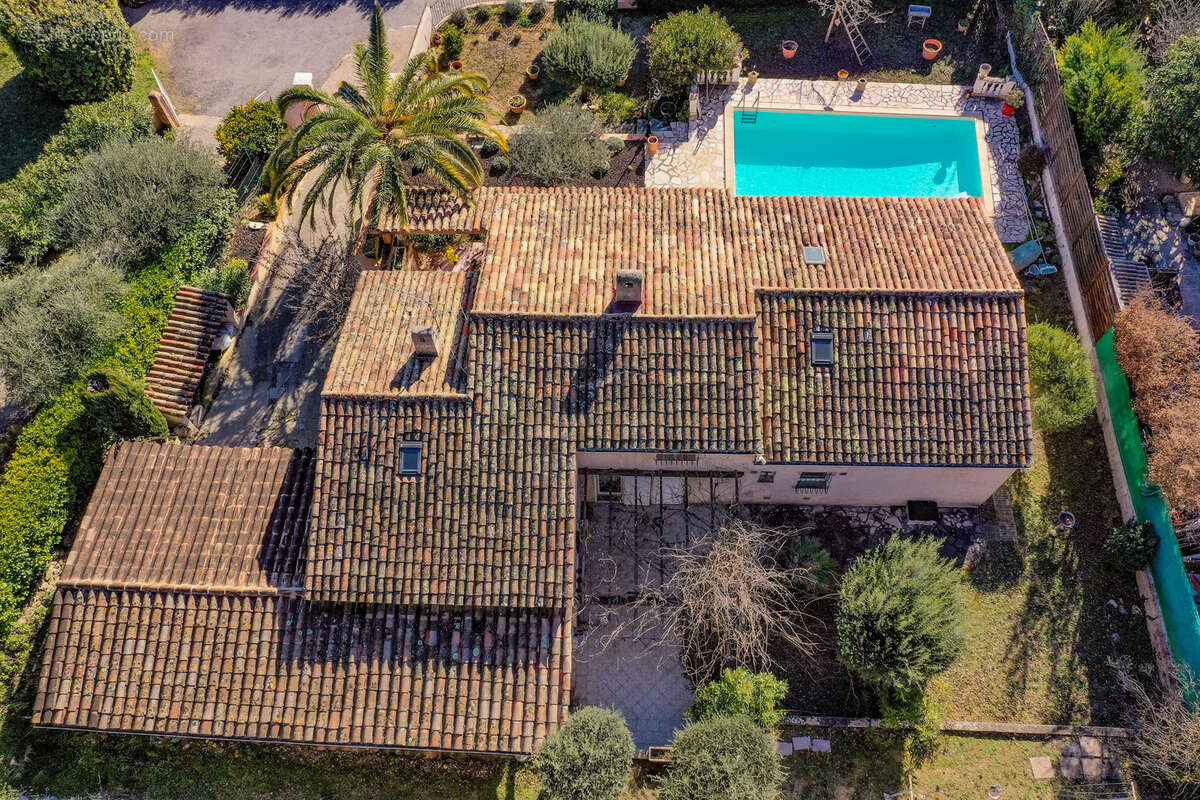 Flayosc exclusivite villa 136m2 3 chambres sur terrain 900m2 avec piscine - photo 2