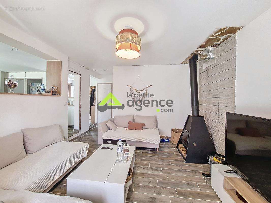 Maison à LA CHAPELLE-TAILLEFERT