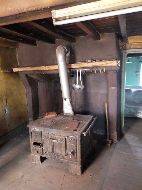 Maison à CELLES-SUR-DUROLLE