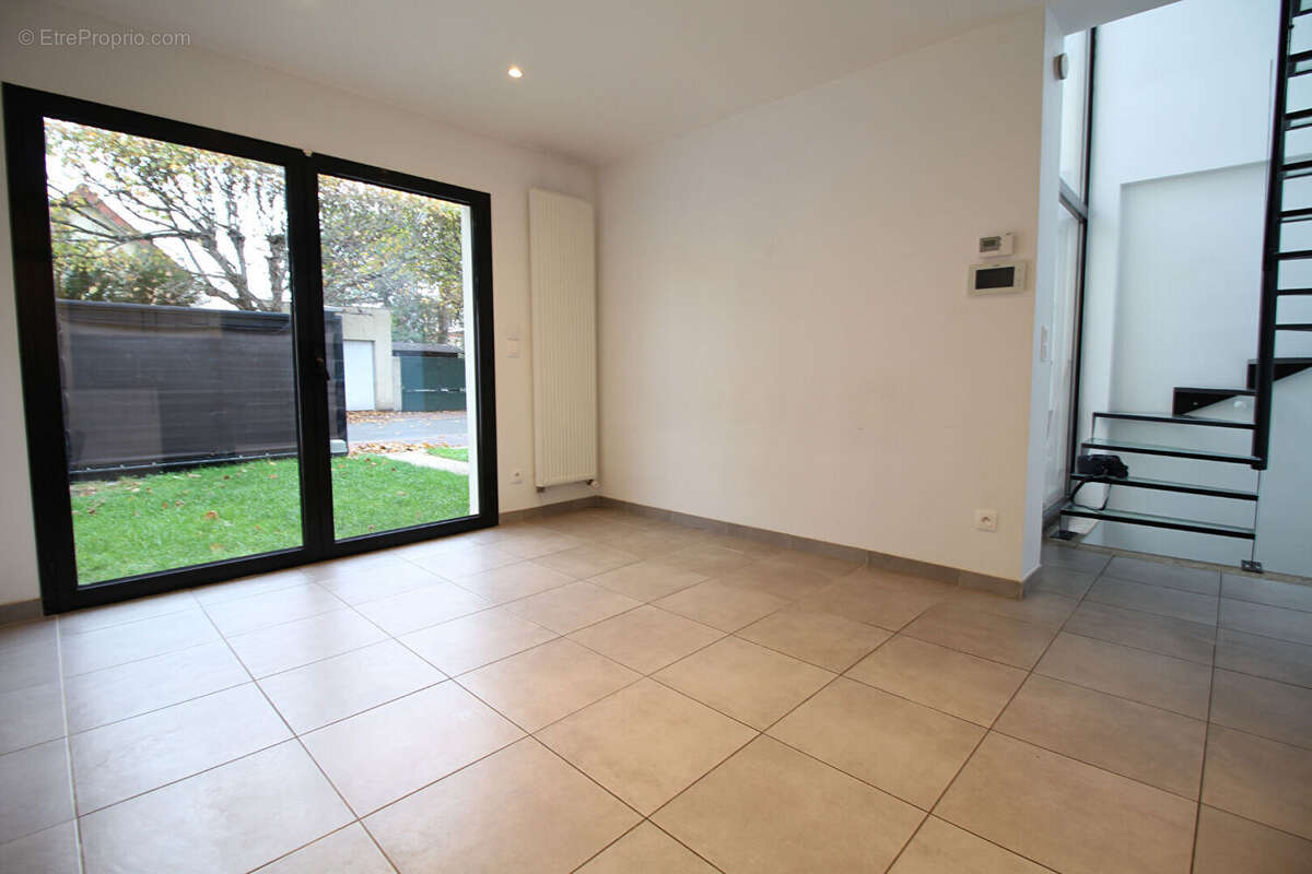 Maison à SARTROUVILLE