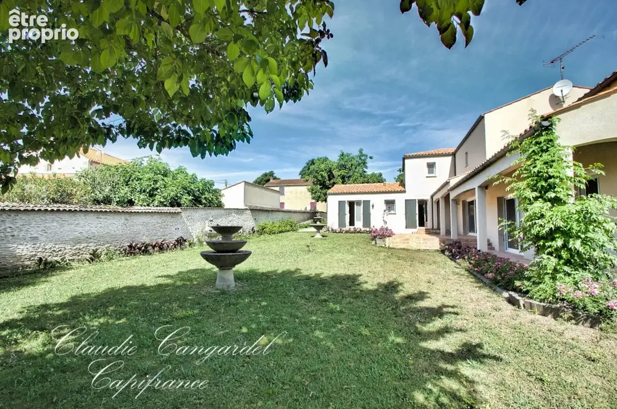 Maison à vendre de 217 m² au calme, sur plus de 2 100 m² de parcelle, à 7 min de Châtelaillon-Plage - photo 5