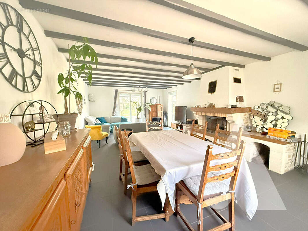 Maison à ESTREES-SAINT-DENIS