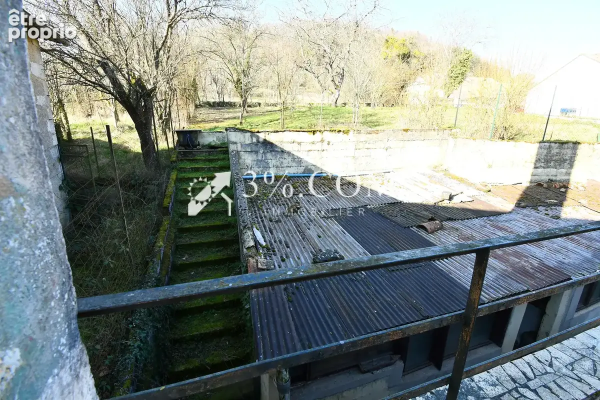 Maison de village avec 3 chambres, jardin de 530 m2, garage et dépendances - photo 6