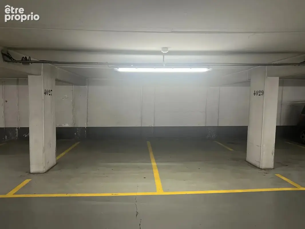 Photo Parking à Paris-8e au prix de 55 000€