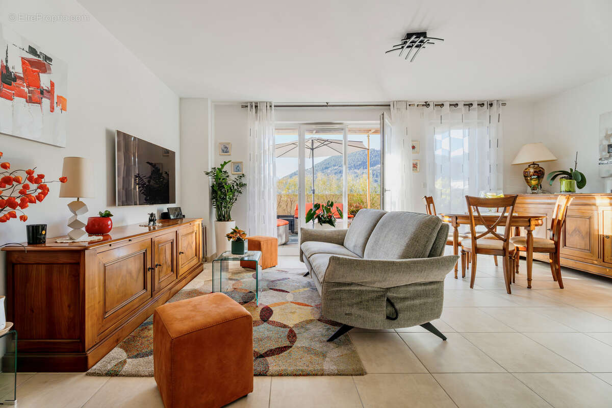 Appartement à SOLLIES-PONT