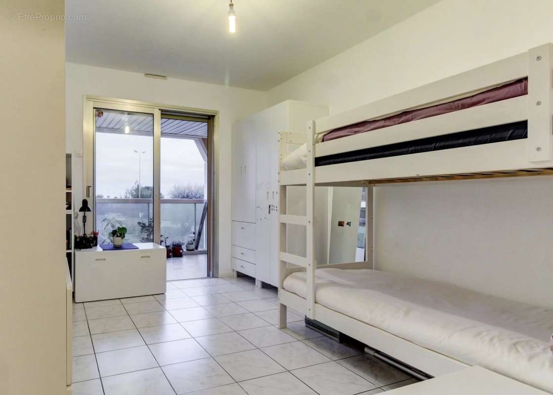 Appartement à SAINT-LAURENT-DU-VAR