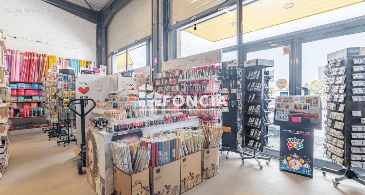 Commerce à SAINT-CLAIR-DU-RHONE