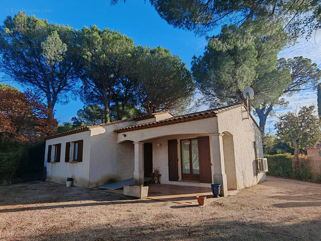 Maison à ROQUEBRUNE-SUR-ARGENS