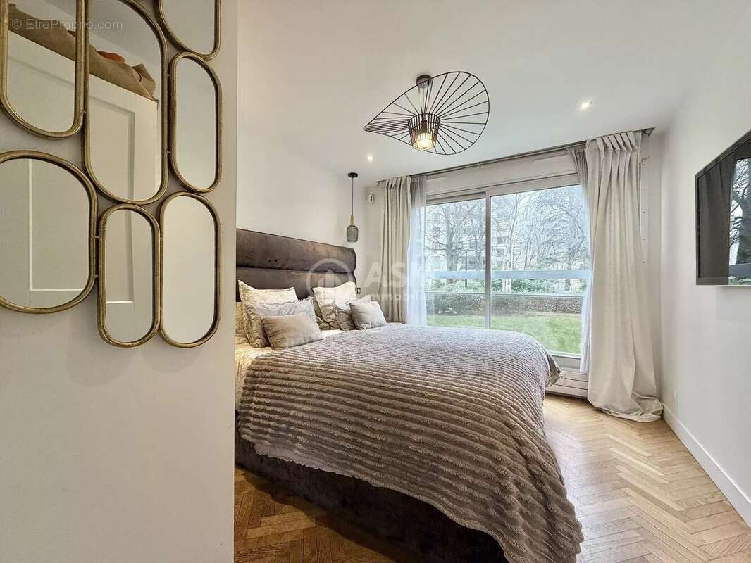 Appartement à COURBEVOIE