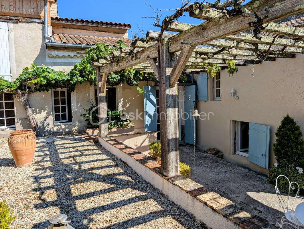 Maison à LE MAS-D'AGENAIS