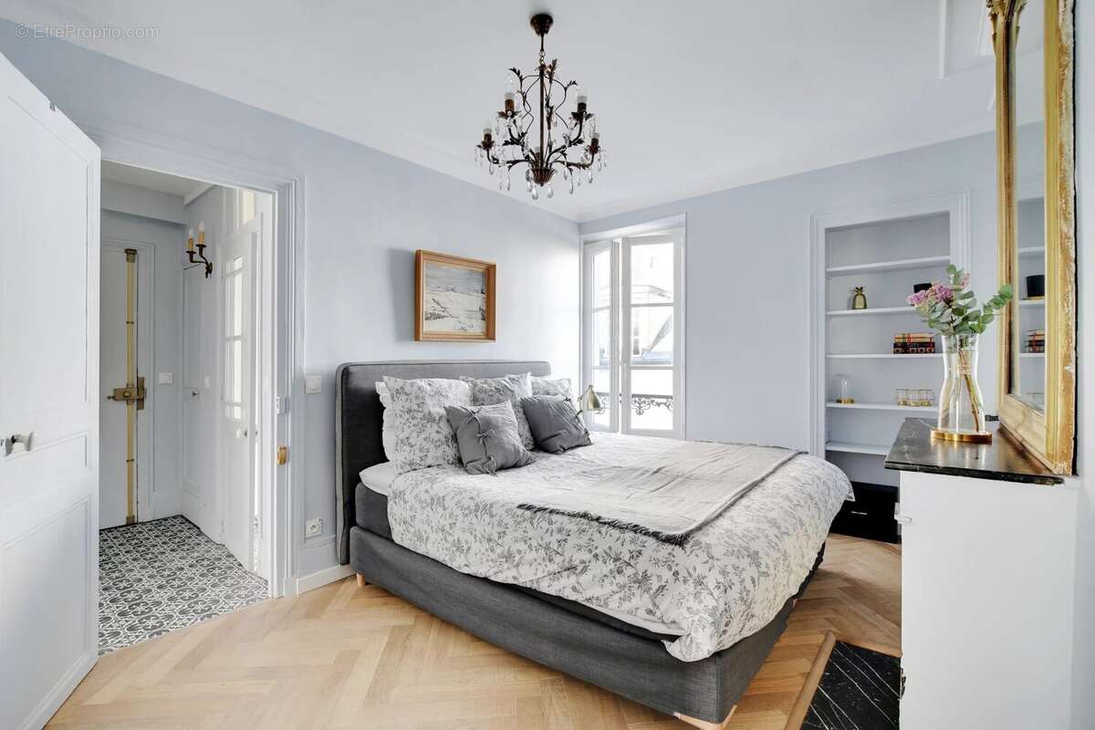 Appartement à PARIS-7E