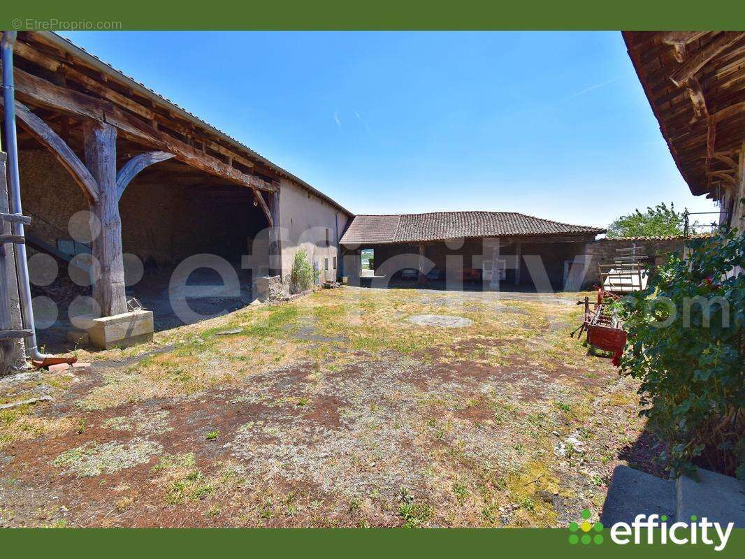 Maison 173 m² à Pomeys  - photo 11