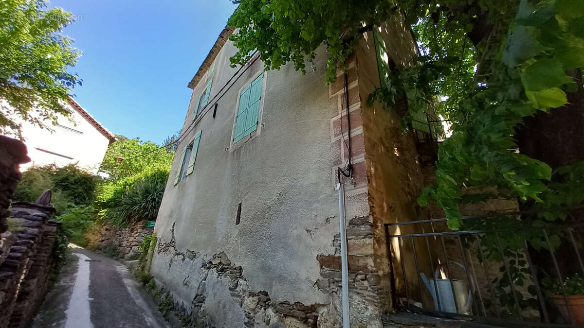 Maison à COLOMBIERES-SUR-ORB