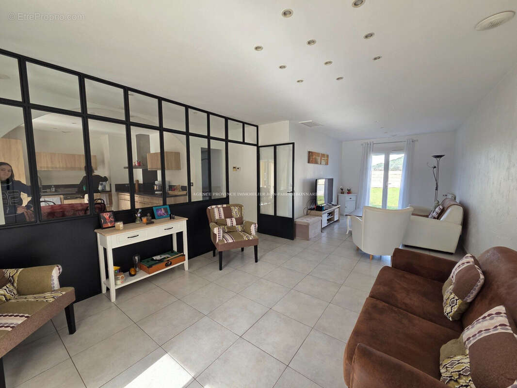 Maison 195 m² à Saint-Paul-Trois-Chateaux  - photo 2