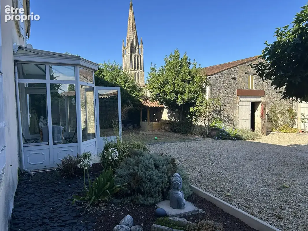 Maison de Maître du XIXe siècle au coeur de village avec piscine et dépendances - photo 11