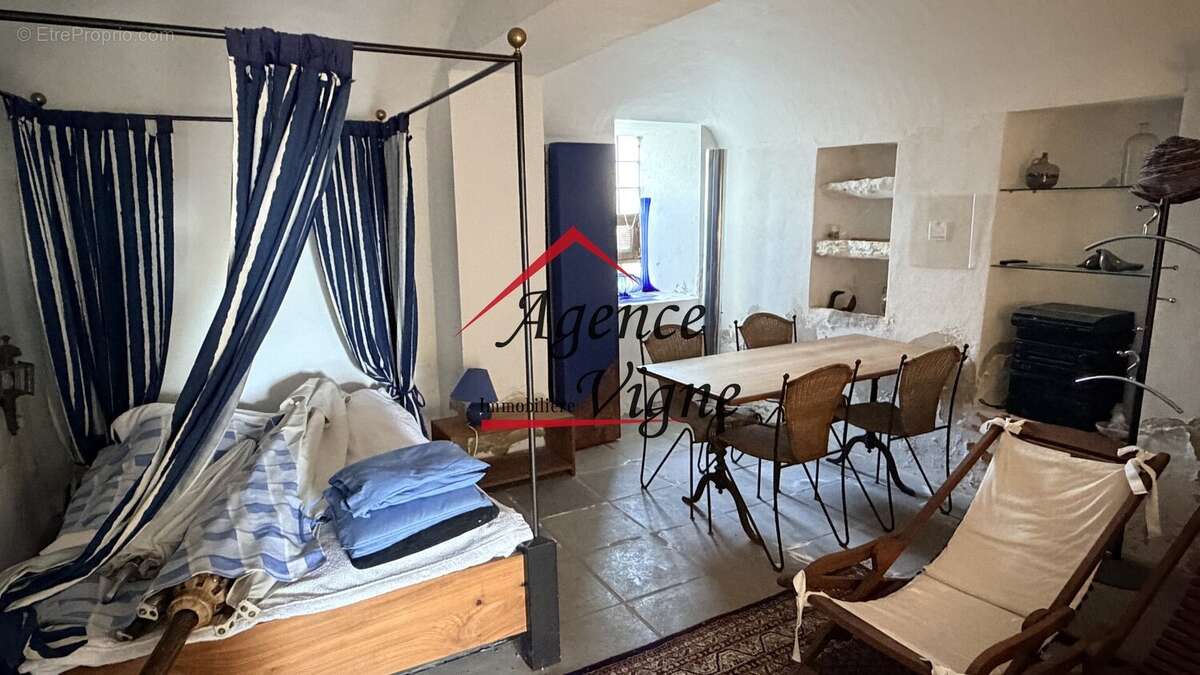 Maison à SAINT-VICTOR-DE-MALCAP