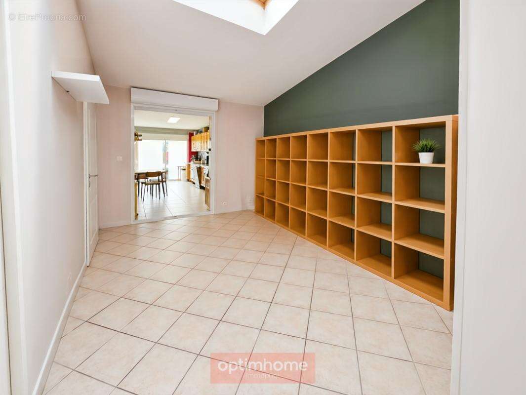 Maison de ville de 146 m² – 4 chambres – bureau – cour et jardin - photo 8
