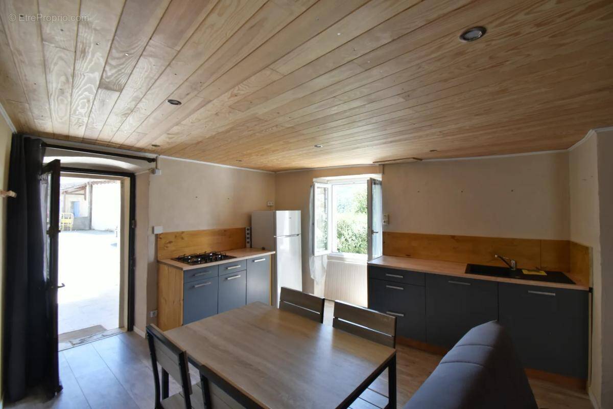 Maison à SAINT-BARTHELEMY-LE-MEIL