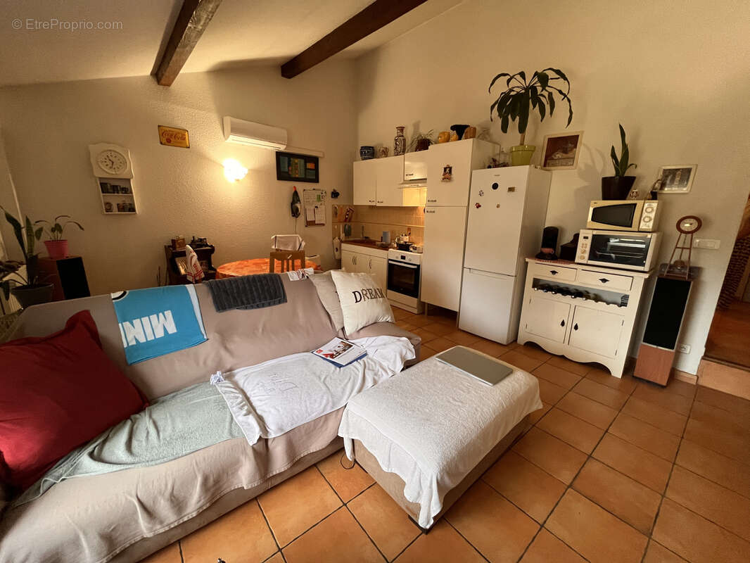 Immeuble de rapport à BEZOUCE, situé à 10 km à l'est de Nîmes, en plein centre du village. - photo 14