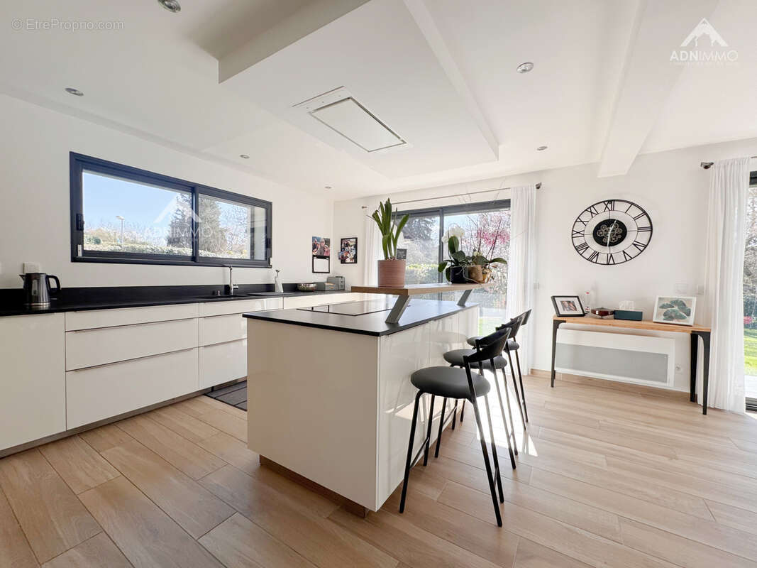 Maison à SAINT-GENIS-POUILLY