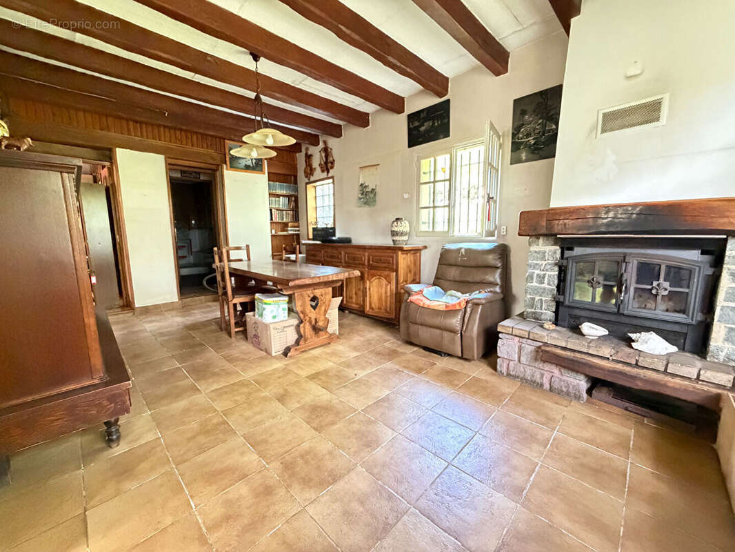 Maison à LINAS