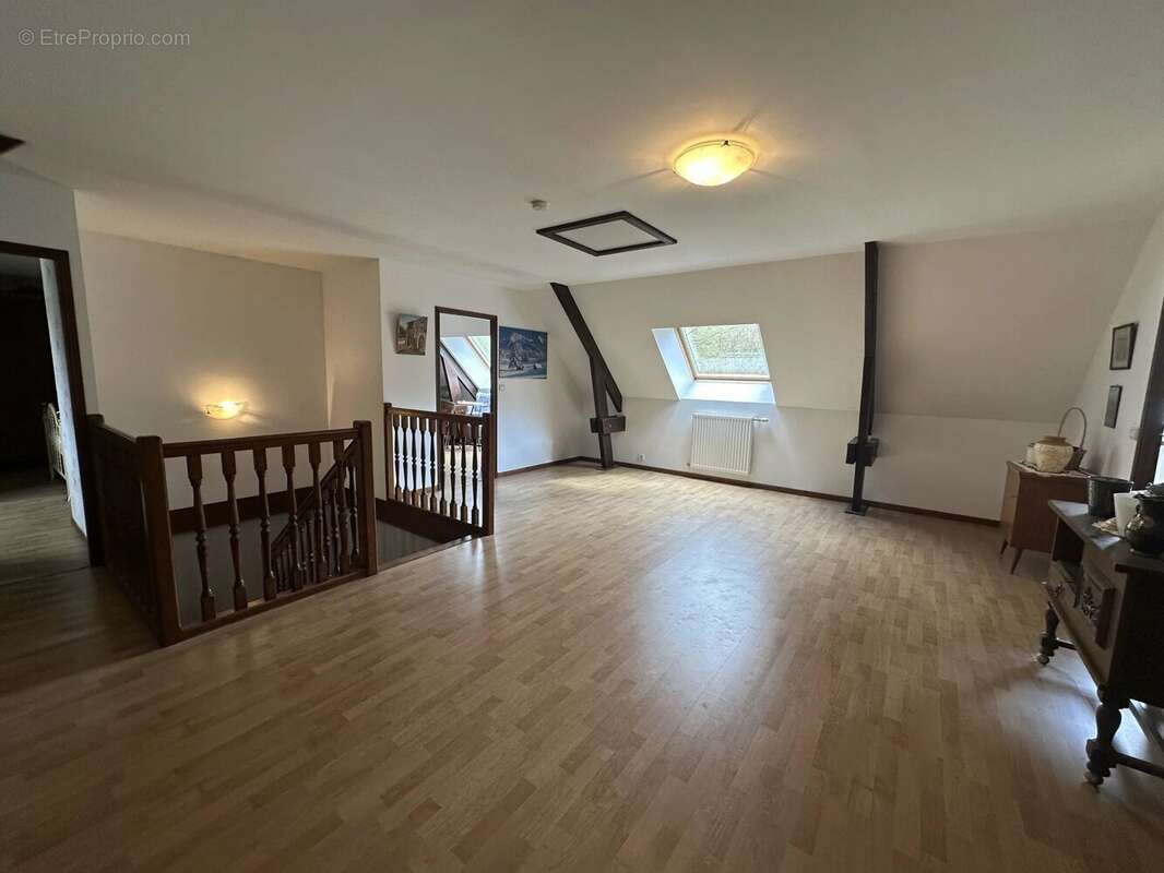 Maison à HANGARD
