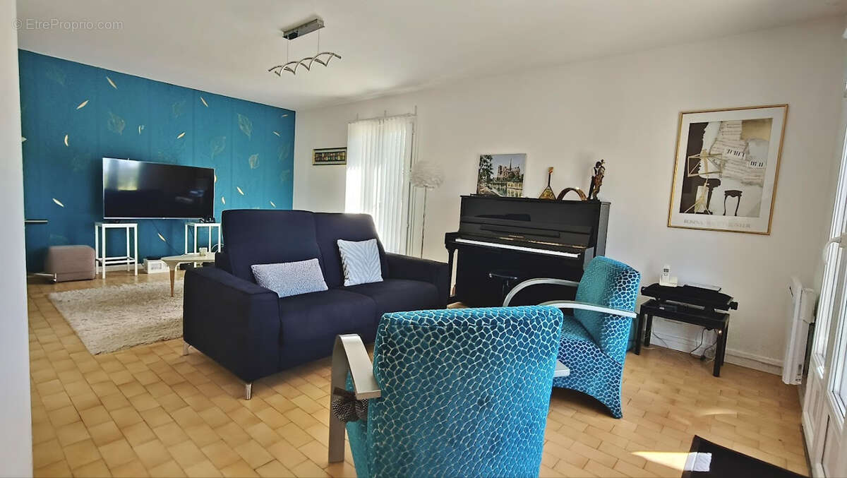 Maison à SAINT-SEURIN-DE-CURSAC