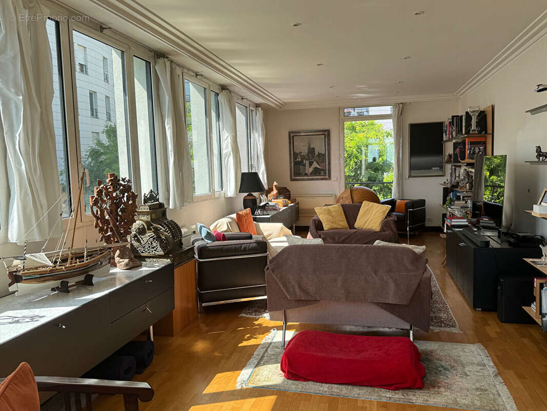 Appartement à COURBEVOIE