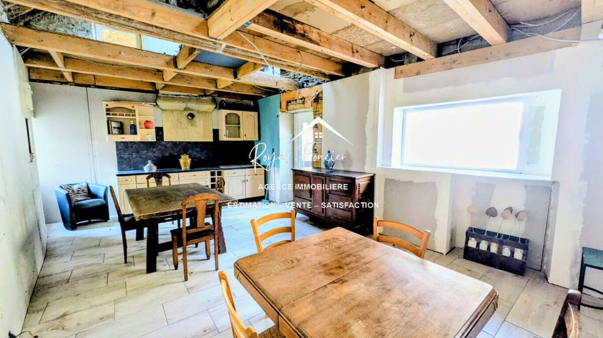 Pièce de vie - Maison à YZEURES-SUR-CREUSE