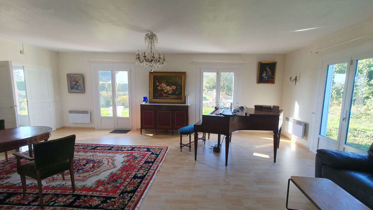 Maison à ANGERVILLE-LA-CAMPAGNE