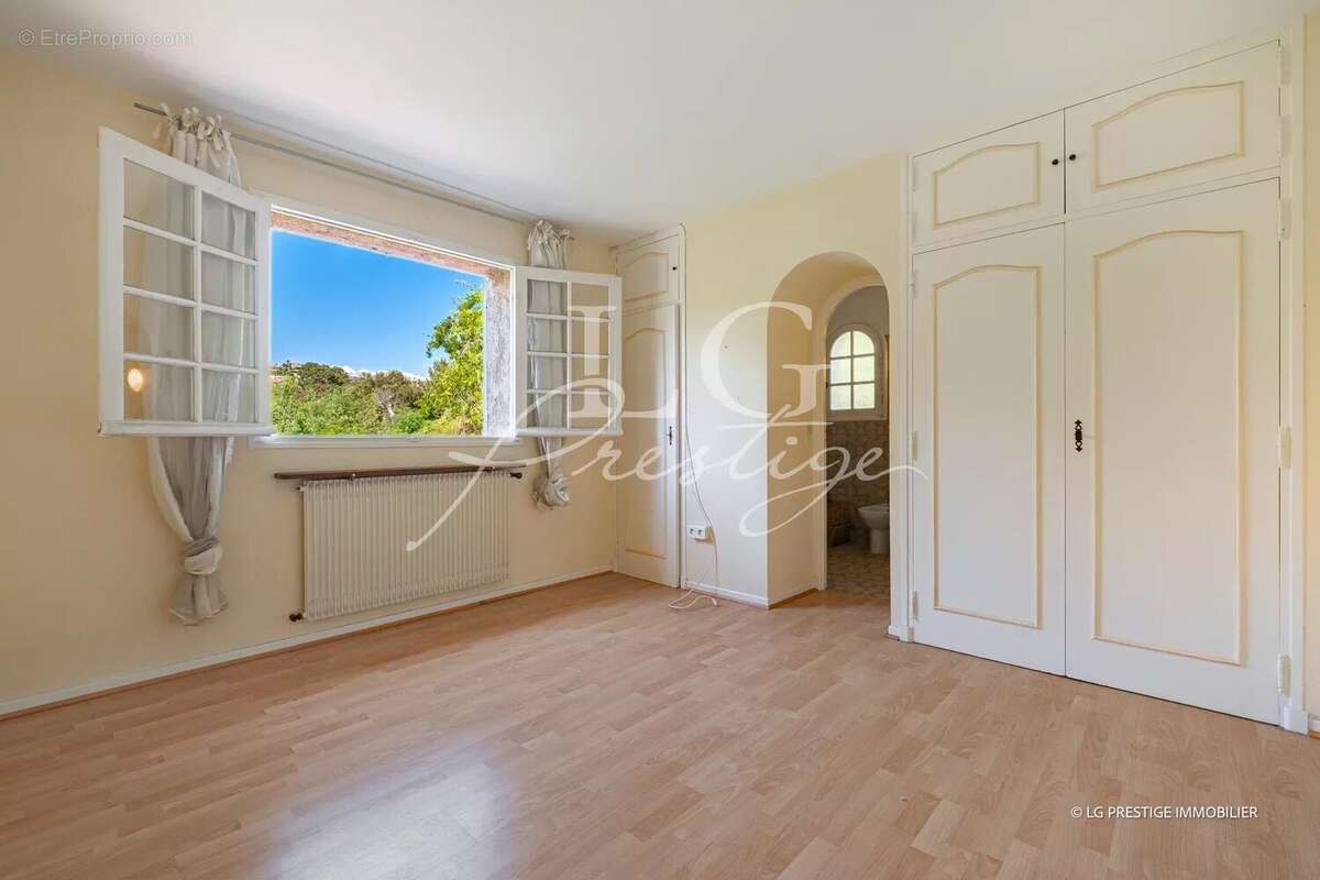 Maison à MANDELIEU-LA-NAPOULE