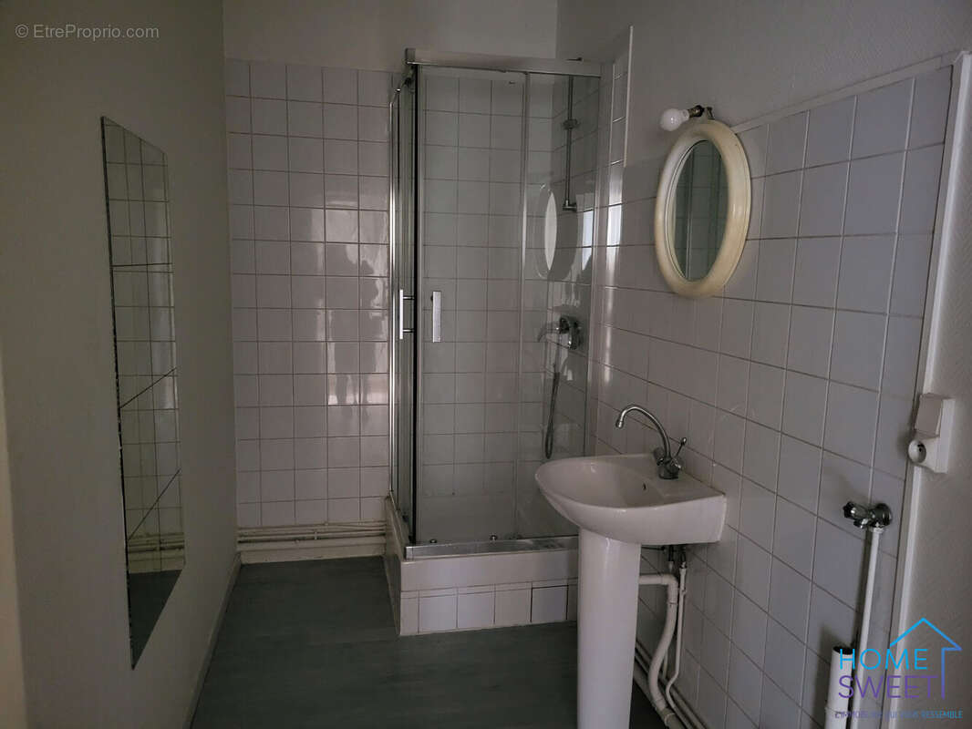 Salle d'eau - Appartement à JOIGNY